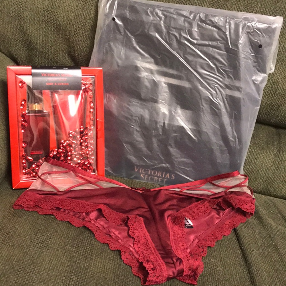 Victoria's Secret Very Sexy Mist and lotion & tote